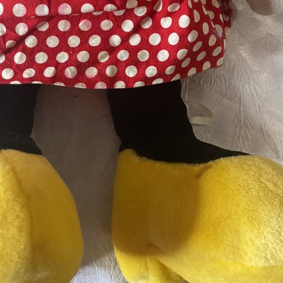 Large Minnie Mouse Stuffed Animal - Picture 4 of 8